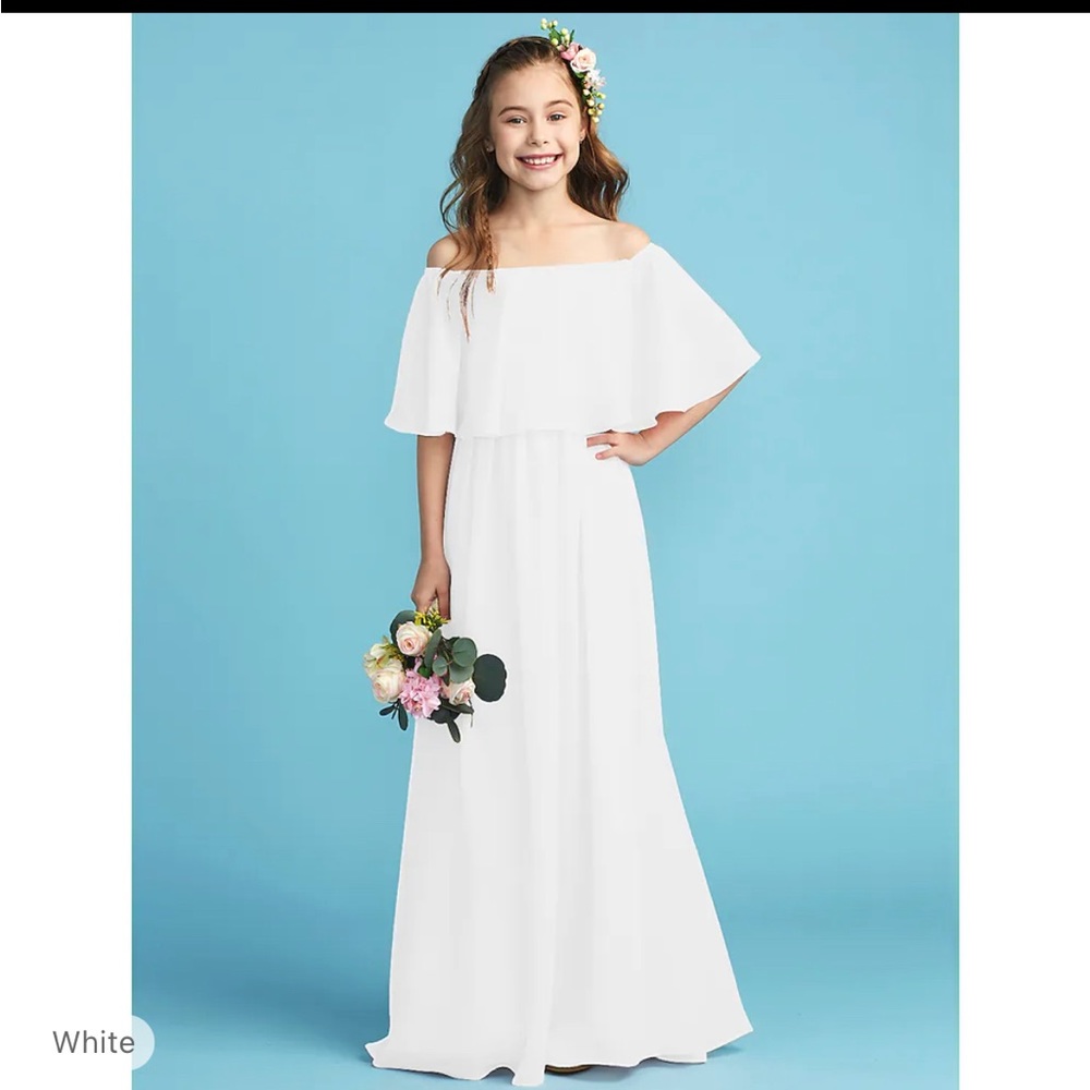 Junior Bridesmaid dress. size 8 Youth. NEVER WORN.